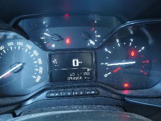 Toyota Proace City 1.5 D-4D Runner Long L2 picture 22