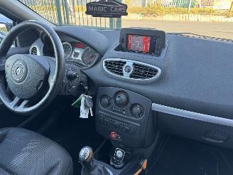 Renault Clio 1.2 16V AIRCO 5-DEURS picture 6