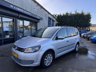 krockskadad bil auto Volkswagen Touran 1.2 TSI 77KW AIRCO 7-PERSOONS 2011/1