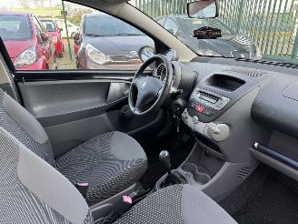 Peugeot 107 1.0 12V AIRCO picture 6