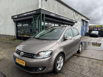 Vaurioauto  passenger cars Volkswagen Golf plus 1.4 TSI HIGHLINE AUTOMAAT SCHUIFDAK 118KW 2010/8