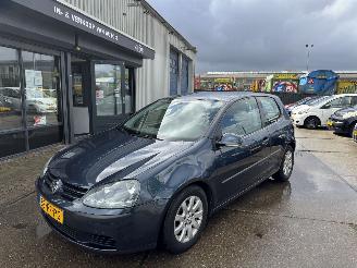 Schadeauto Volkswagen Golf 1.6 FSI 85KW AIRCO 2004/5