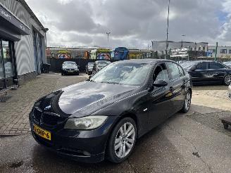 krockskadad bil auto BMW 3-serie 318i Airco 105kw 2008/6