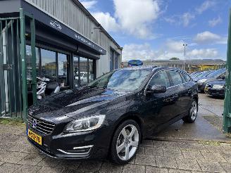 Vaurioauto  passenger cars Volvo V-60 2.4 D6 AWD Plug-in Hybrid Summum 2013/12