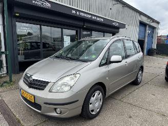 Vaurioauto  passenger cars Toyota Corolla-verso 1.8 AIRCO AUTOMAAT 2003/5