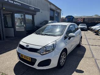 skadebil auto Kia Rio 1.2 63KW AIRCO 2014/6
