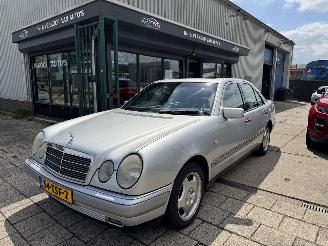 uszkodzony samochody osobowe Mercedes E-klasse E290 Turbo Diesel Automaat Leer 1997/6