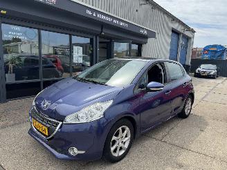 Damaged car Peugeot 208 1.2 VTI AIRCO 2014/3