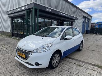 uszkodzony samochody osobowe Peugeot 208 1.2 VTI AIRCO 5-DEURS 2014/3