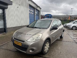 skadebil auto Renault Clio 1.2 TCE AIRCO 101 PK 2010/3