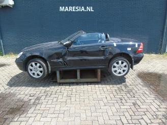 Vrakbiler auto Mercedes SLK SLK (R170), Cabrio, 1996 / 2004 2.3 230 K 16V 2001