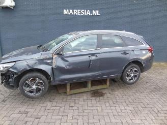 Vaurioauto  passenger cars Hyundai I-30 i30 Wagon (PDEF), Combi, 2017 1.5 T-GDI 16V Hybrid 48V 2022/1