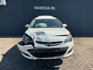 Coche siniestrado Opel Astra Astra J Sports Tourer (PD8/PE8/PF8), Combi, 2010 / 2015 1.7 CDTi 16V 2013/11