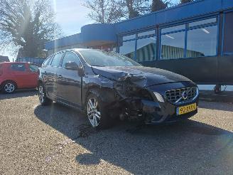 damaged passenger cars Volvo V-60 1.6 T3 Momentum 2012/6