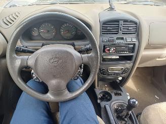 Hyundai Santa Fe 2.0i-16V Dyn. Motion picture 7