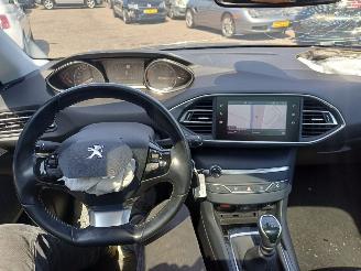Peugeot 308 SW 1.2 PureTech Blue Lease Executive picture 6