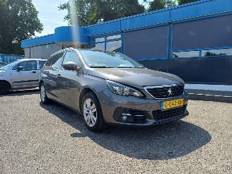 Unfallwagen Peugeot 308 SW 1.2 PureTech Blue Lease Executive 2020/2