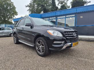 Damaged car Mercedes M-klasse 350 2013/10