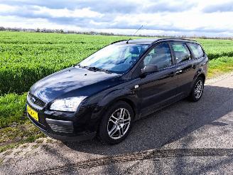 krockskadad bil auto Ford Focus 1.6 WAGON 2006/2