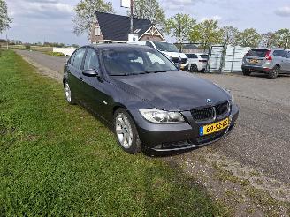BMW 3-serie 318i sedan picture 2