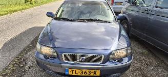 Coche accidentado Volvo V-70 2.4 D 2002/6