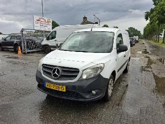 krockskadad bil bedrijf Mercedes Citan 109 CDI 90 2013/4