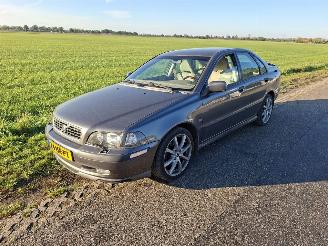uszkodzony samochody osobowe Volvo S-40 2.0 16V 2001/10