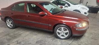 uszkodzony samochody osobowe Volvo S-60 2.4 T 2001/2