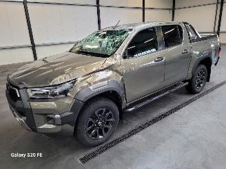 Auto incidentate Toyota Hilux 2.8 D-4D 150-KW Automaat 4-WD Invincible 2020/12
