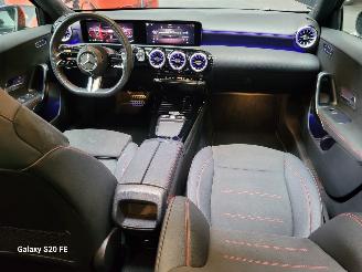 Mercedes A-klasse 180d 85-KW Automaat AMG 5drs Panoramadak picture 17