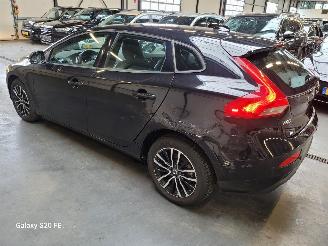 Volvo V-40 2.0 D2 88-KW Automaat 5drs Momentum picture 4