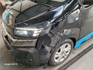 Opel Vivaro Lang 2.0 Diesel 130-KW Automaat Dubbel-Cabine picture 3