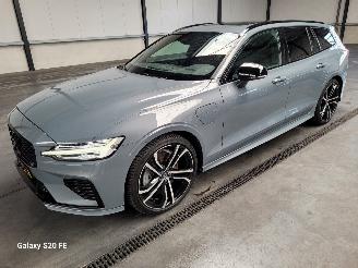 uszkodzony samochody osobowe Volvo V-60 2.0 T6 Plug-In-Hybrid Automaat AWD R-DESIGN 2022/3