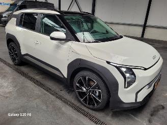 Schadeauto Kia EV3 150-KW 81.4kwh Automaat Panoramadak 2025/11