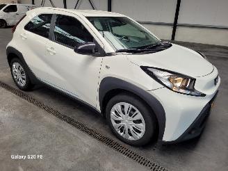 krockskadad bil auto Toyota Aygo X 1.0 VVT-i 53-KW 5-Bak Play 5drs Airco 2022/7