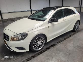 Schadeauto Mercedes A-klasse 180 90-KW 6-Bak Prestige 5drs Panoramadak 2013/6