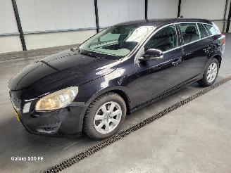 skadebil auto Volvo V-60 1.6 T3 110-KW Automaat Momentum 2013/5