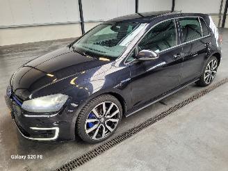 skadebil auto Volkswagen Golf GTE 1.4 TSi 110-KW DSG 5drs Panoramadak 2015/1