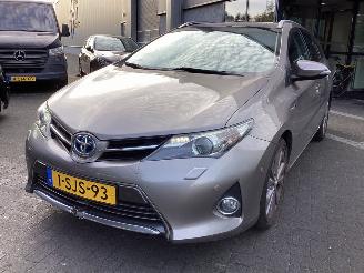 skadebil auto Toyota Auris 1.8 Touring Hybride 2013/10