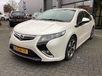 damaged passenger cars Opel Ampera  2013/12