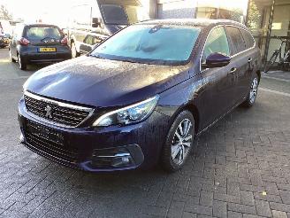 skadebil auto Peugeot 308 Pure Tech active 2019/3