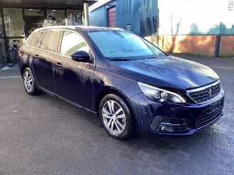 Peugeot 308 Pure Tech active picture 3