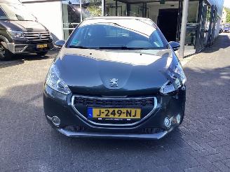 Peugeot 208 1.2 Vti Active picture 2