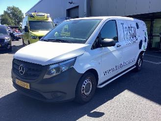 skadebil auto Mercedes Vito 109 CDI 2015/1
