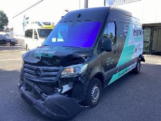damaged passenger cars Mercedes Sprinter 211 CDI L2H2 2018/7