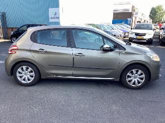 Peugeot 208  picture 4