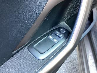 Peugeot 208  picture 11