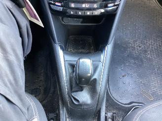 Peugeot 208  picture 16