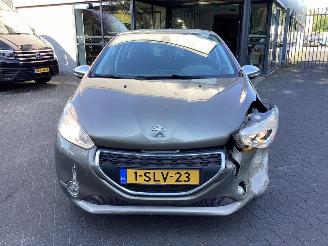 Peugeot 208  picture 2