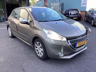 Peugeot 208  picture 3